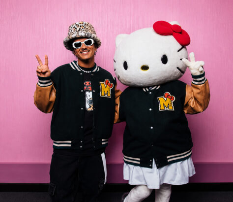 Промоционална визия за колаборацията Hello Kitty x Bruno Mars