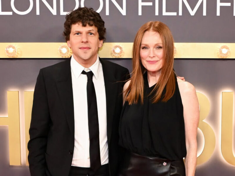 Джулиан Мур на премиерата на филма „The Debut“ по време на Лондонския филмов фестивал през 2026 г.